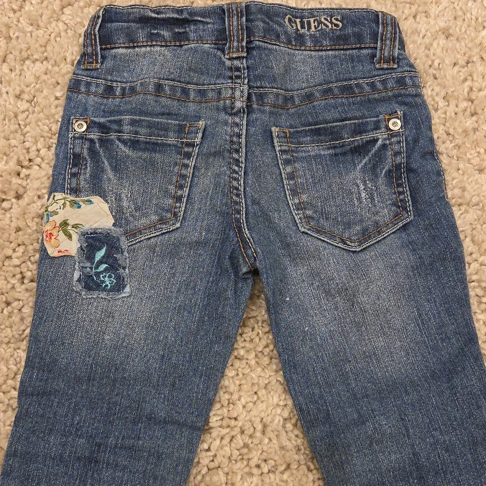 Guess Jeans Size 4 - Picture 5 of 5